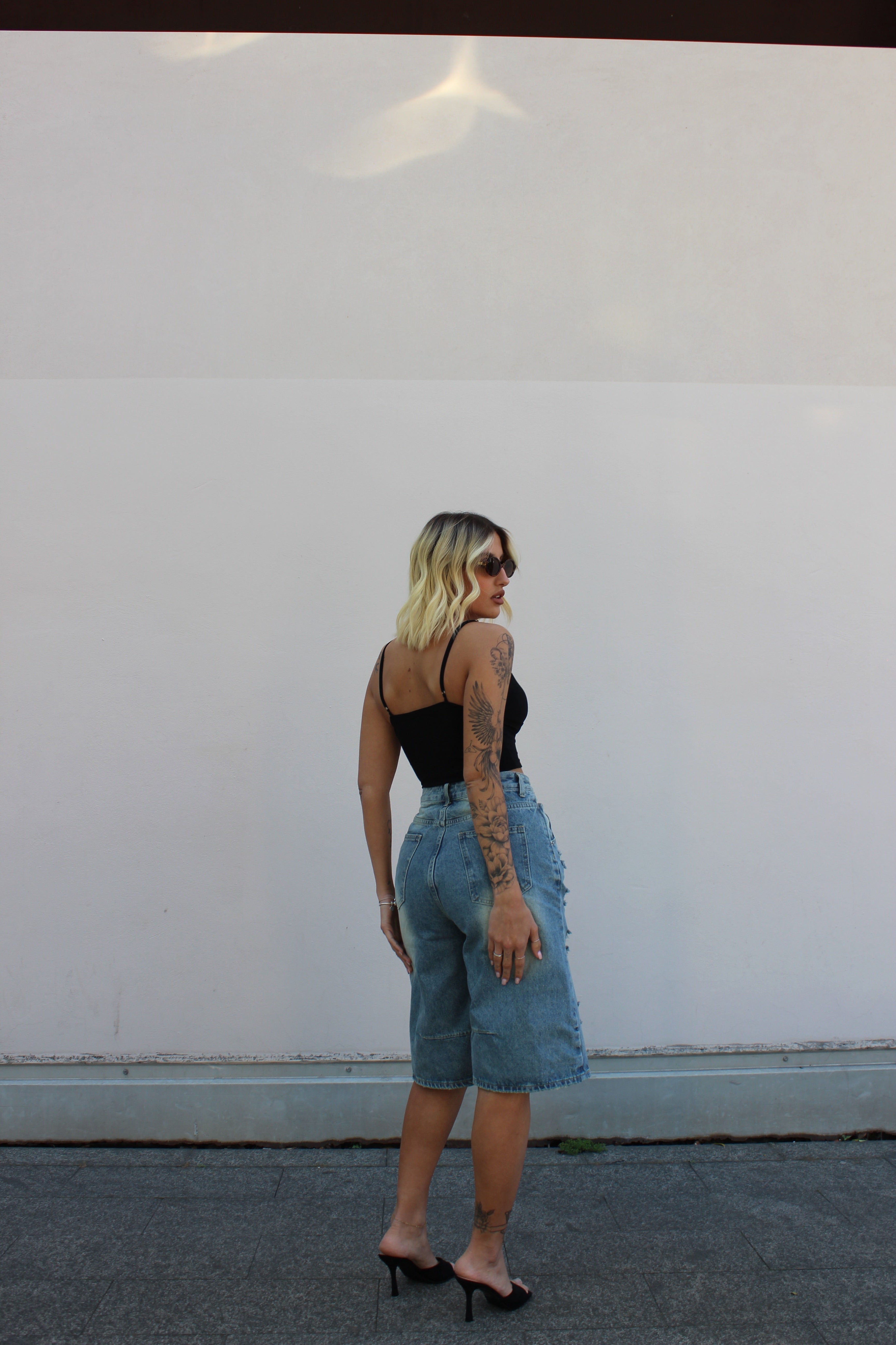 Jeans bermuda strappato
