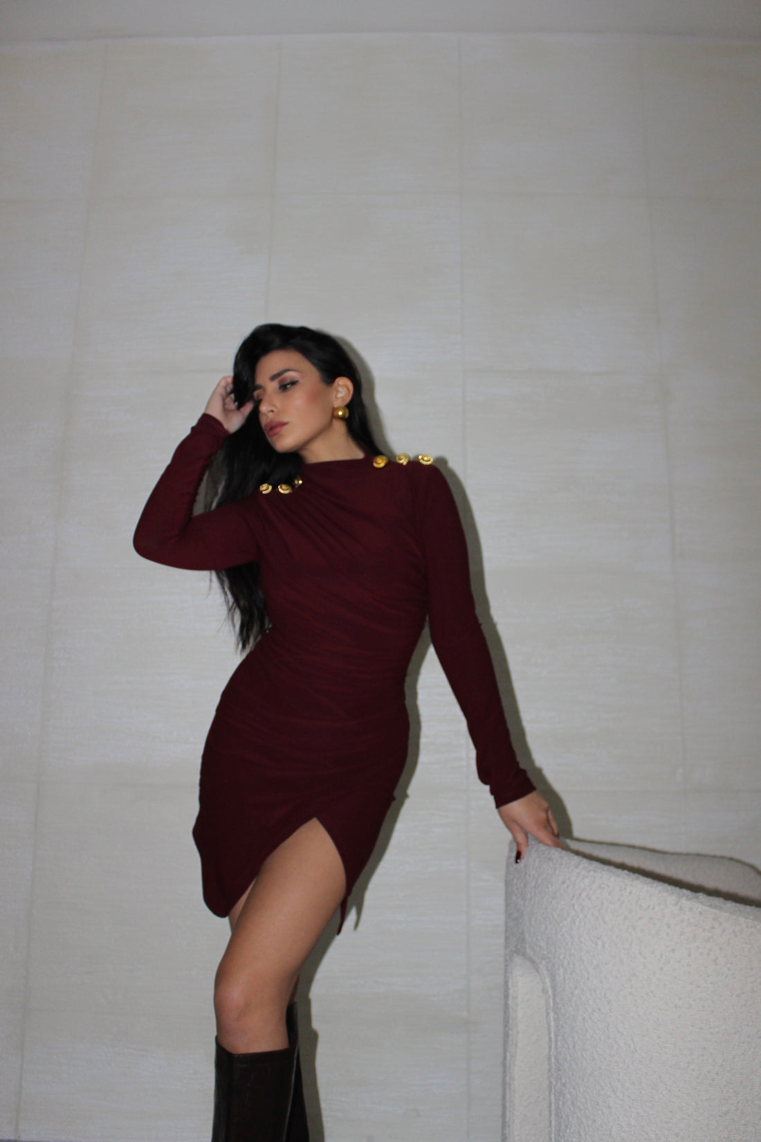 Tubino bordeaux con dettagli oro