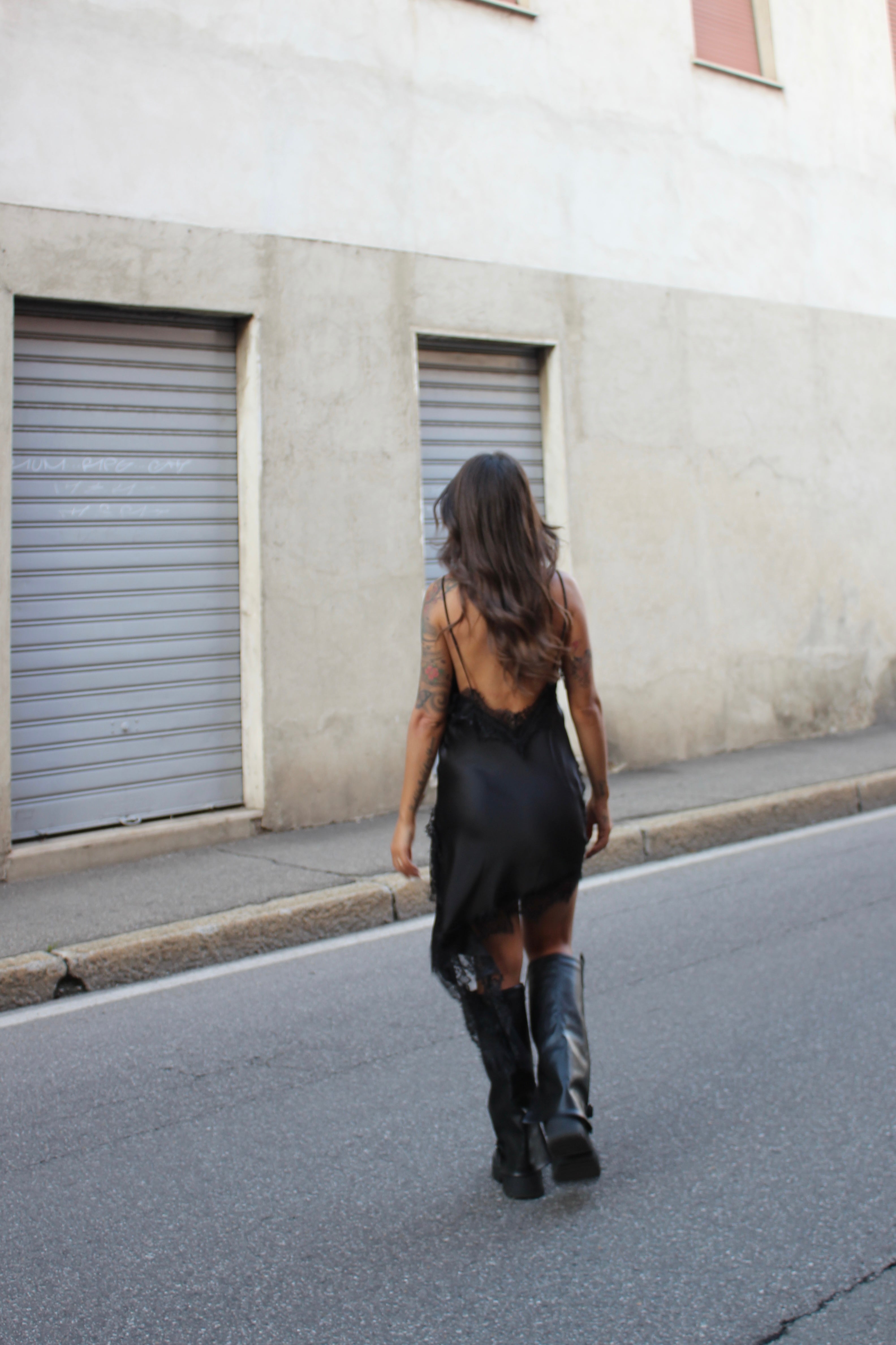 Abito in satin nero