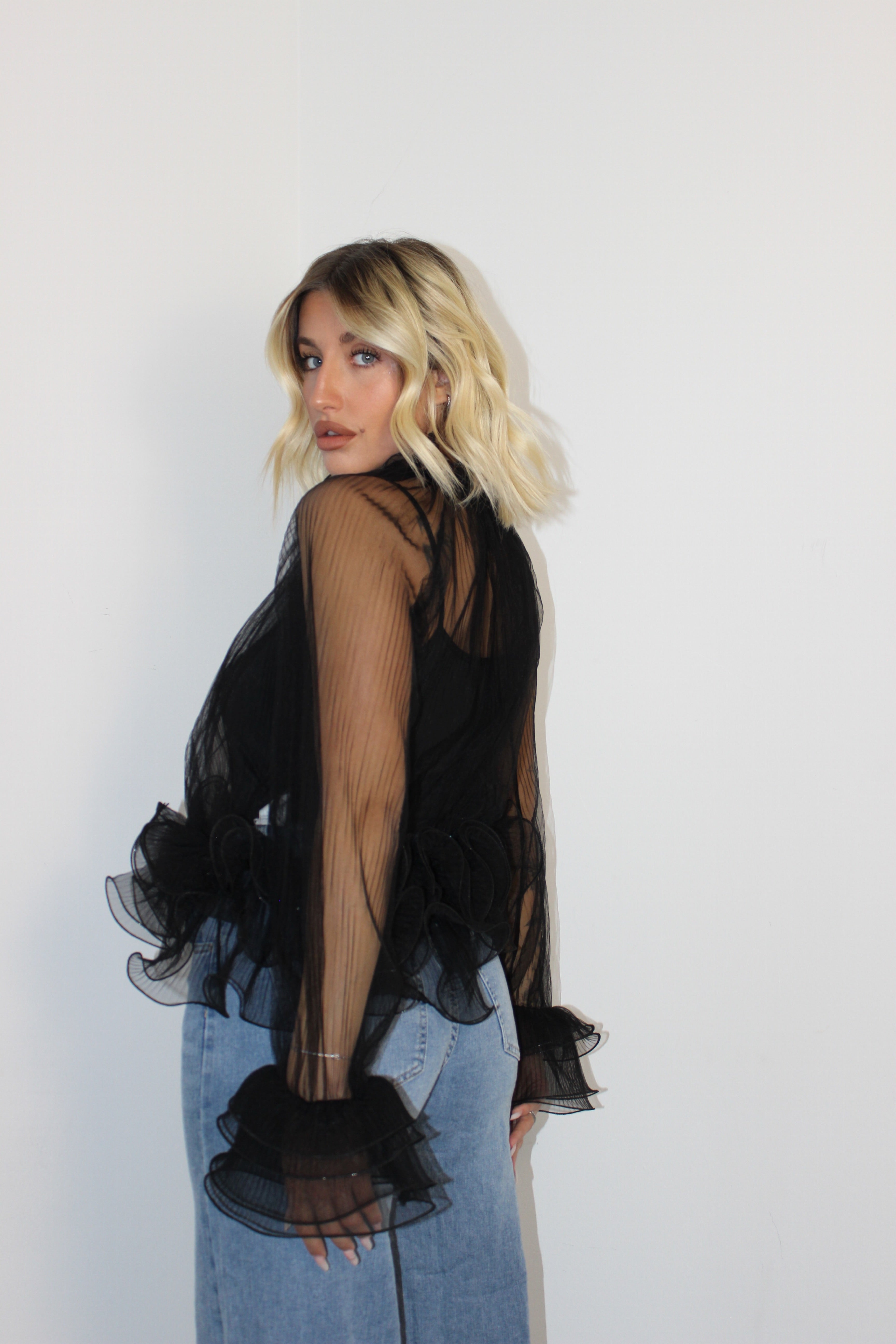 Blusa con volant Nera