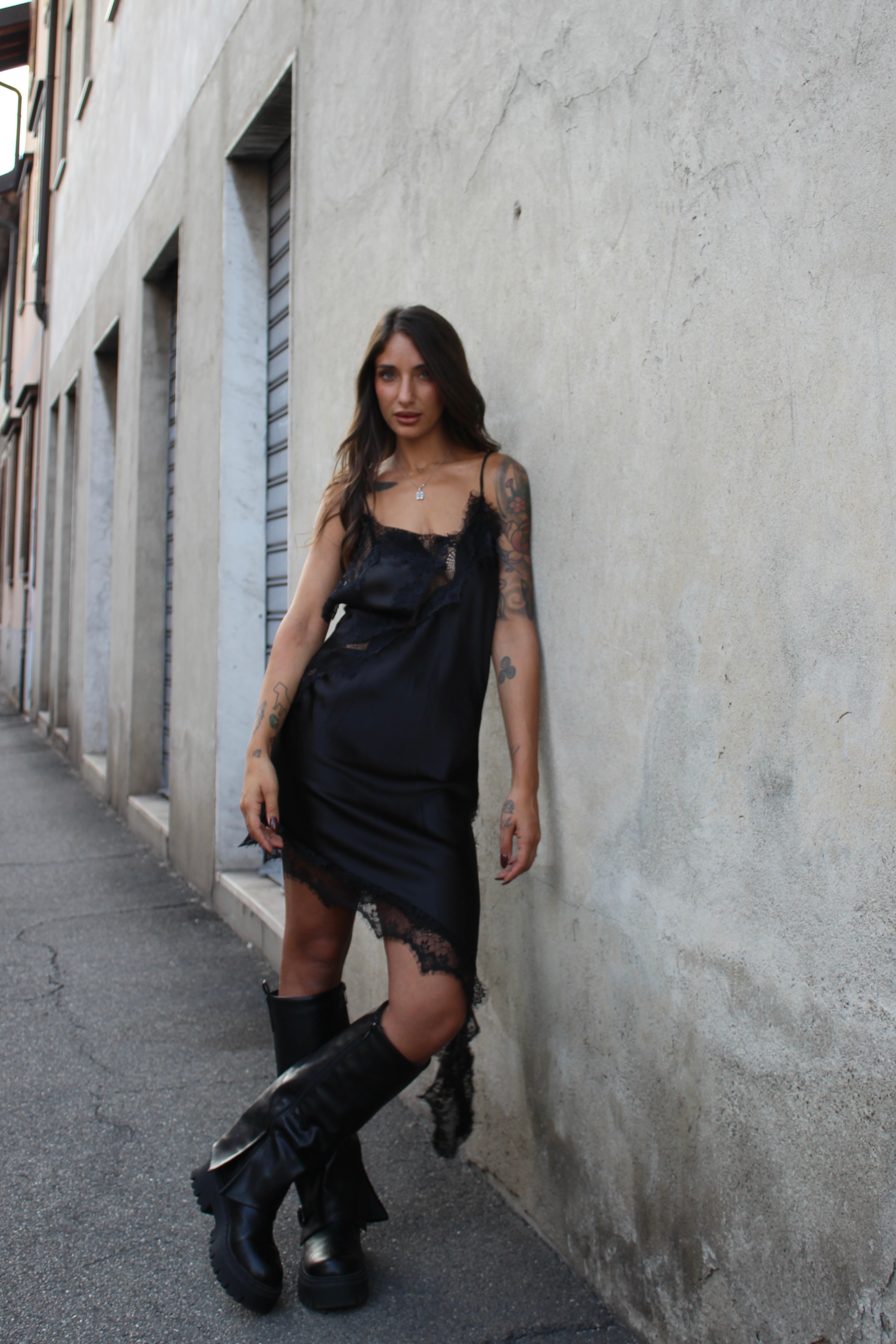 Abito in satin nero