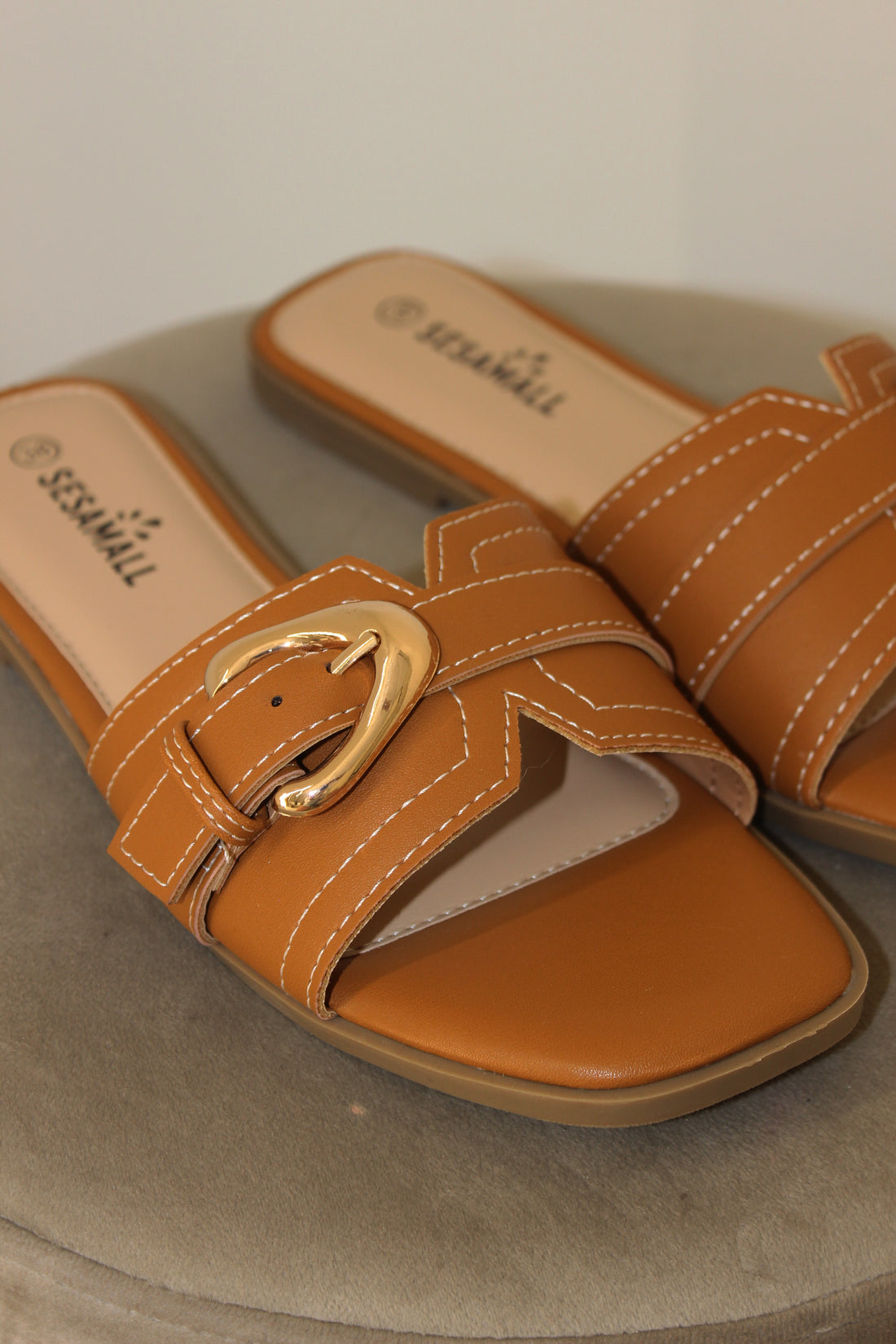 Sandalo con fibia camel