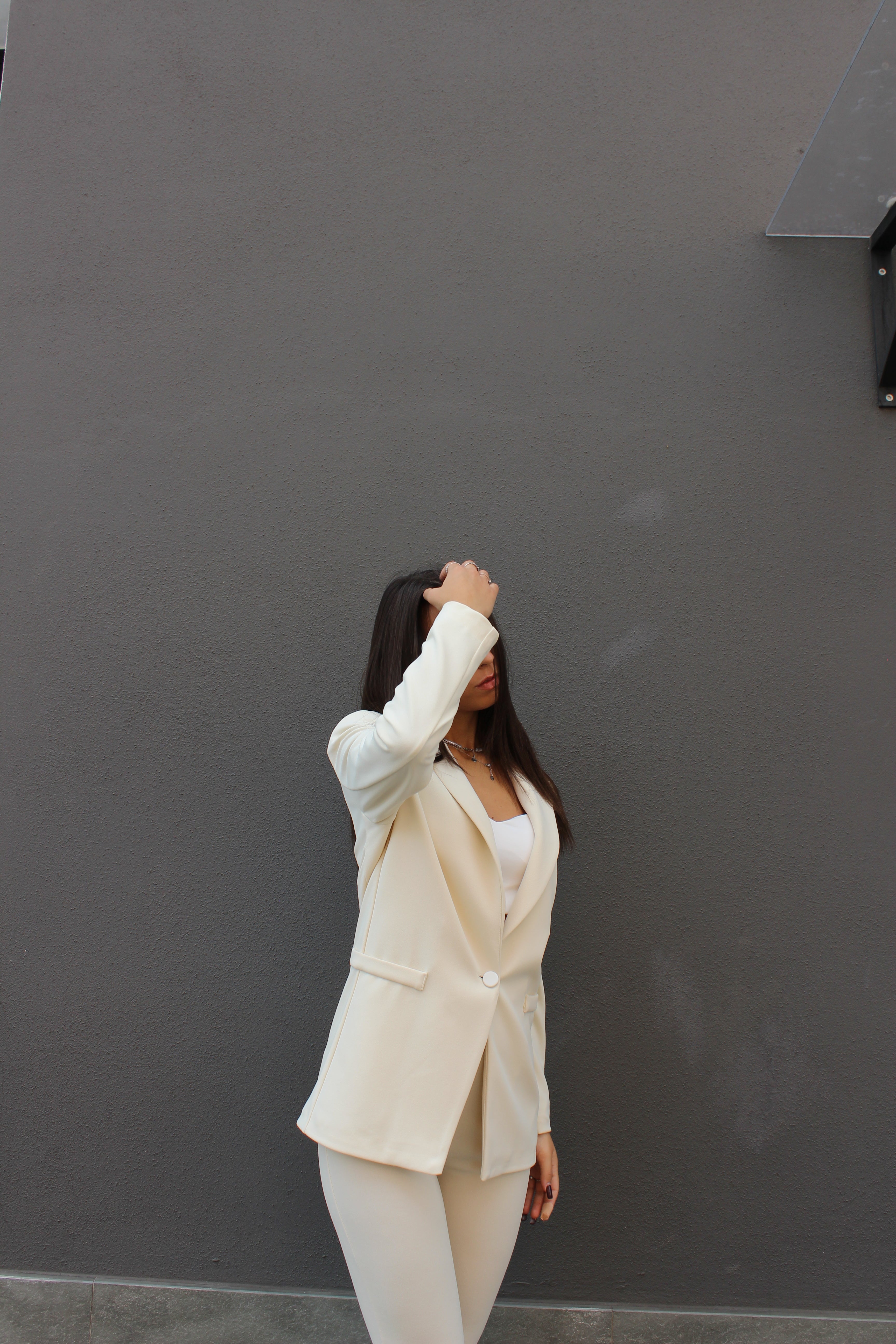 Tailleur con dettaglio in raso