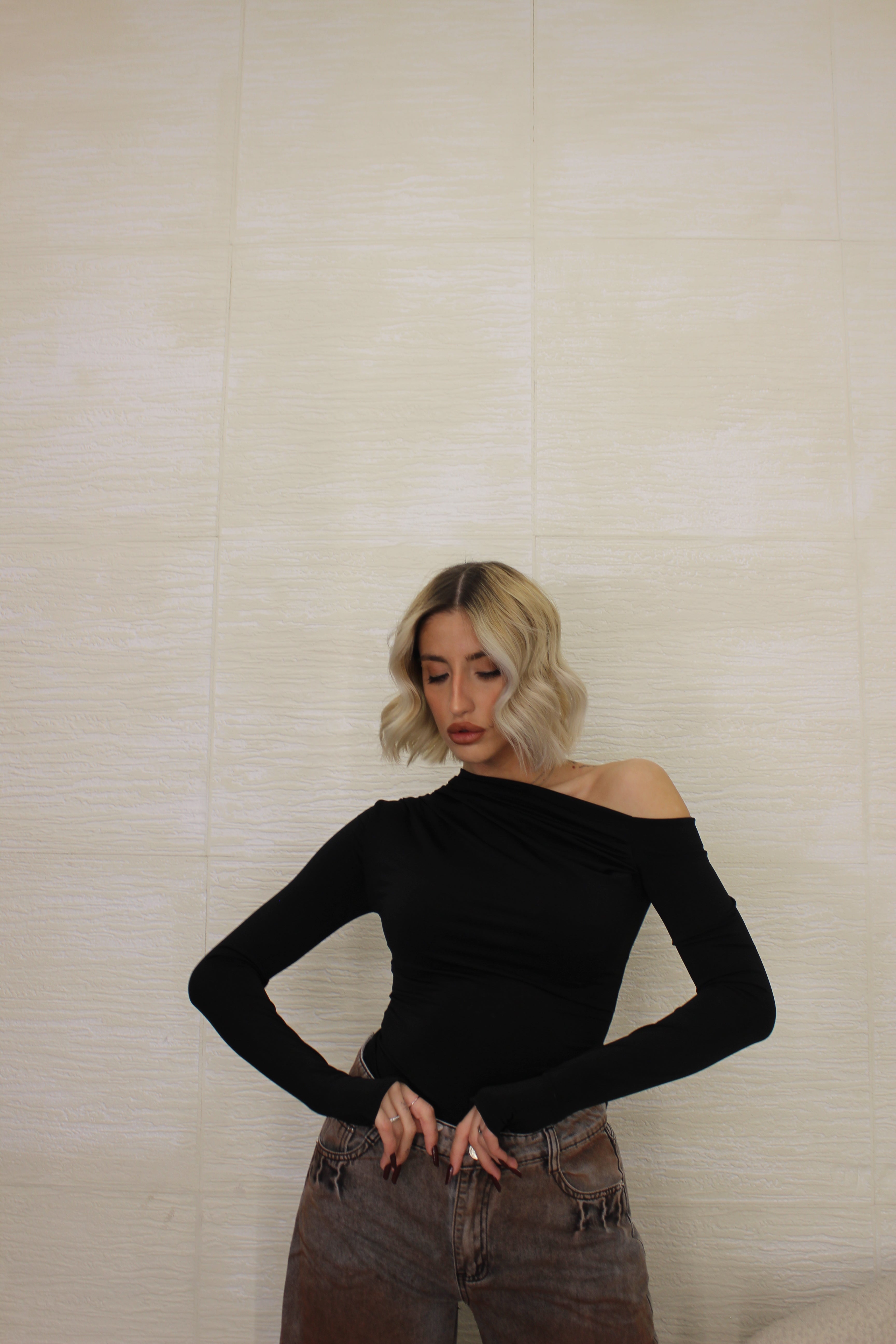 Maglia scollo asimmetrico