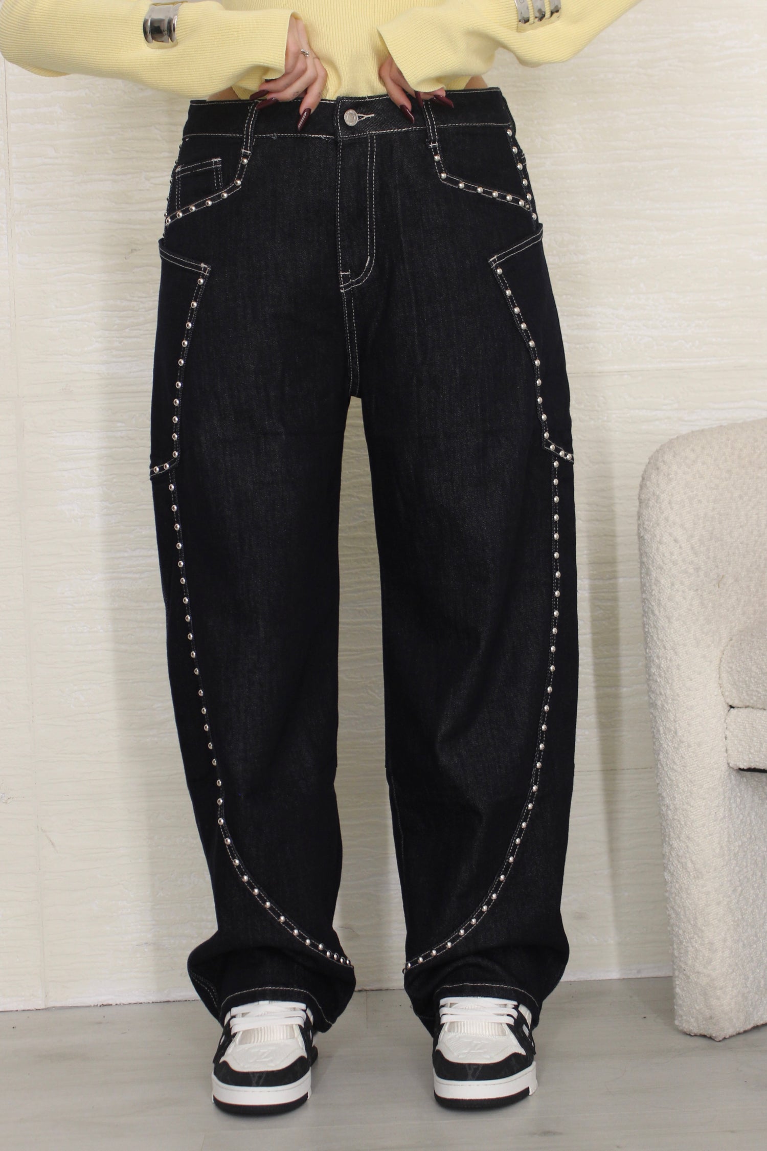 Jeans con borchie