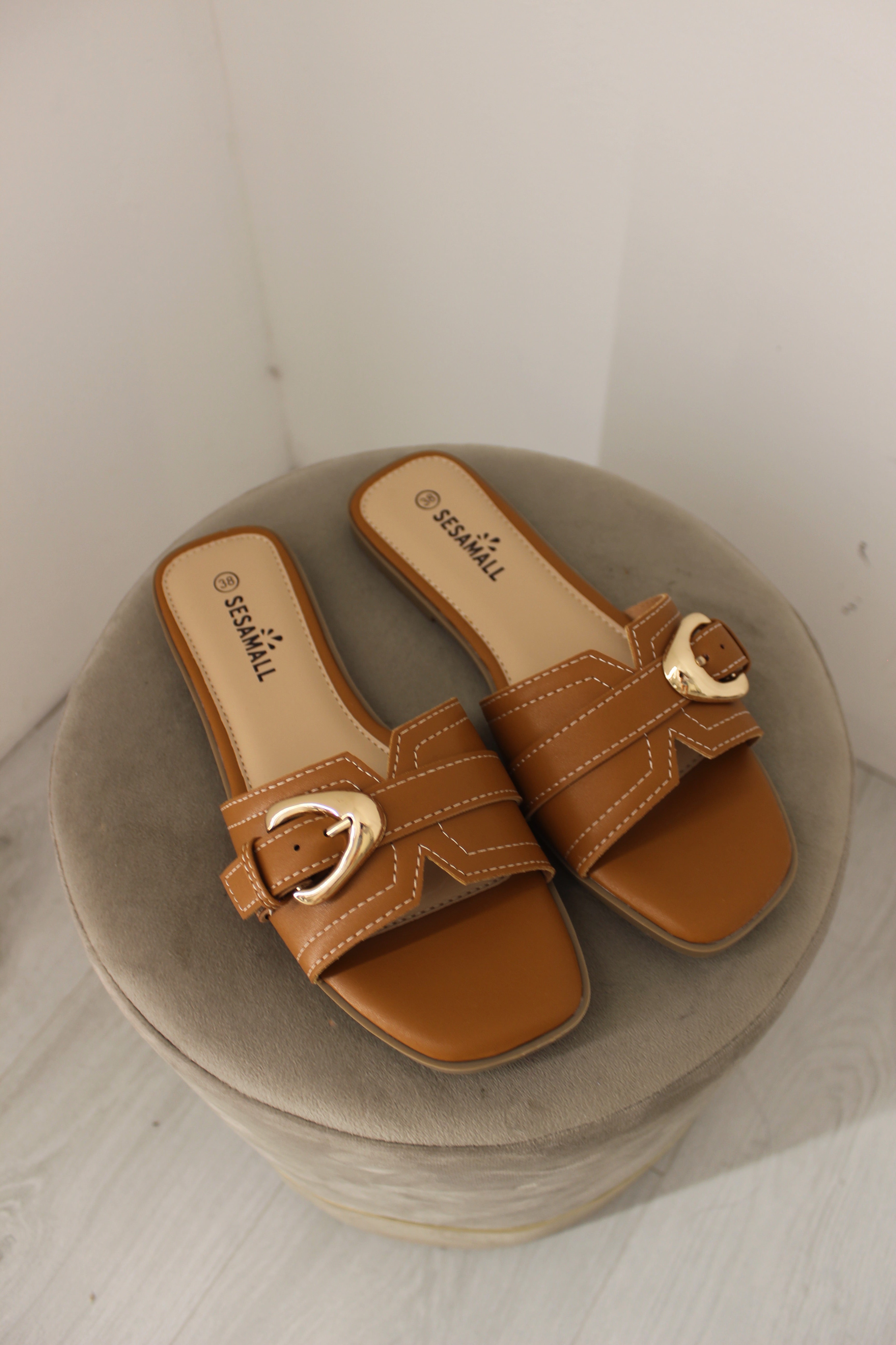 Sandalo con fibia camel