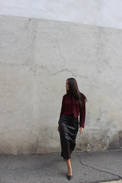 Blusa con cravatta burgundy