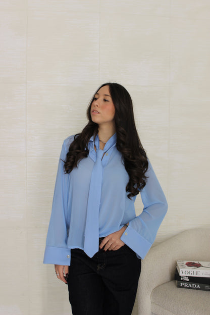 Blusa con cravatta Azzurra