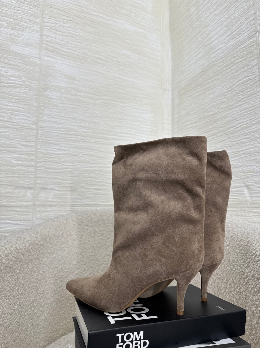 Stivaletto in Suede Beige