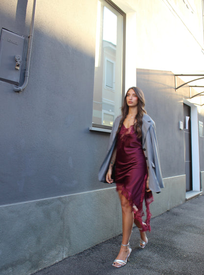 Abito in satin bordeaux