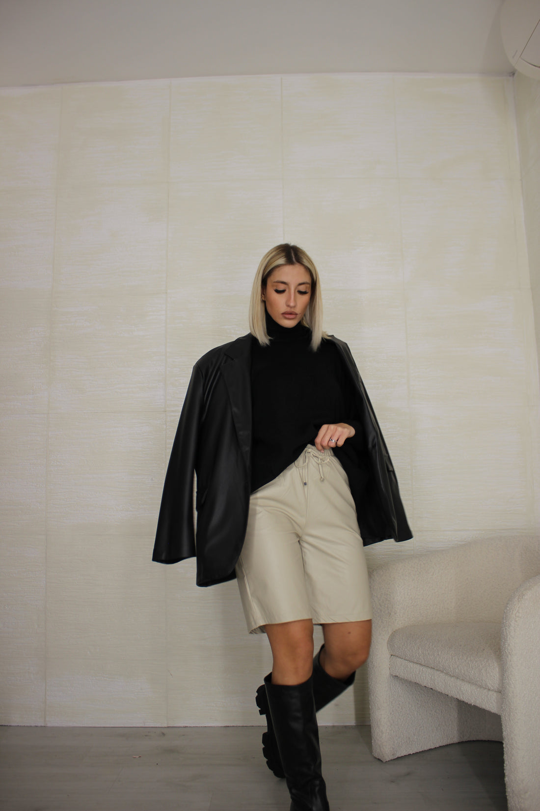 Bermuda in ecopelle panna