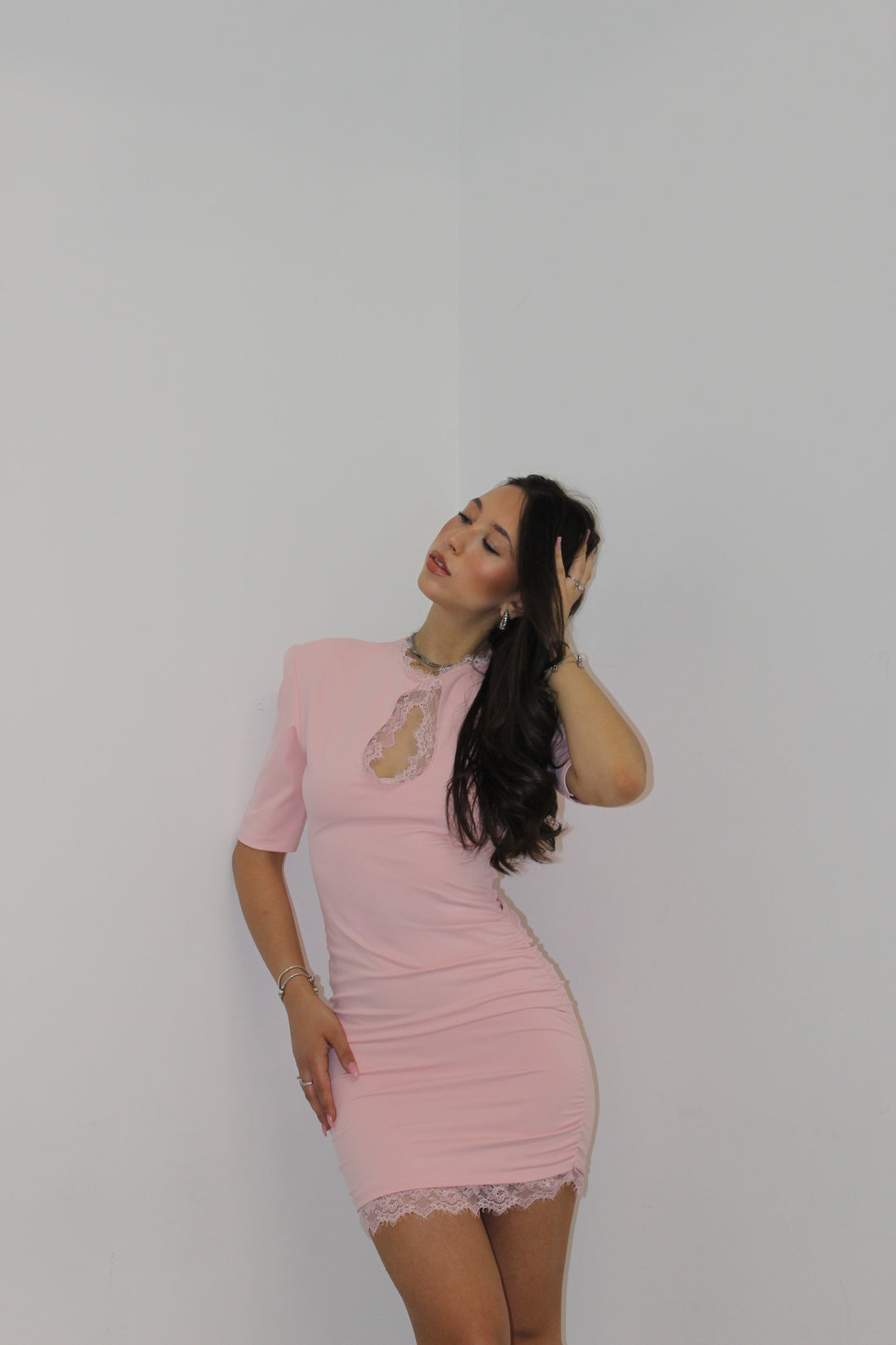 Abito con scollo in pizzo Rosa