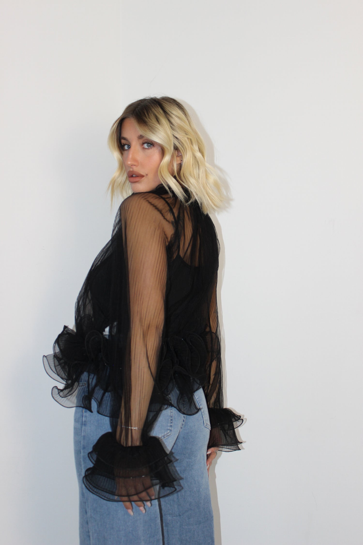 Blusa con volant Nera