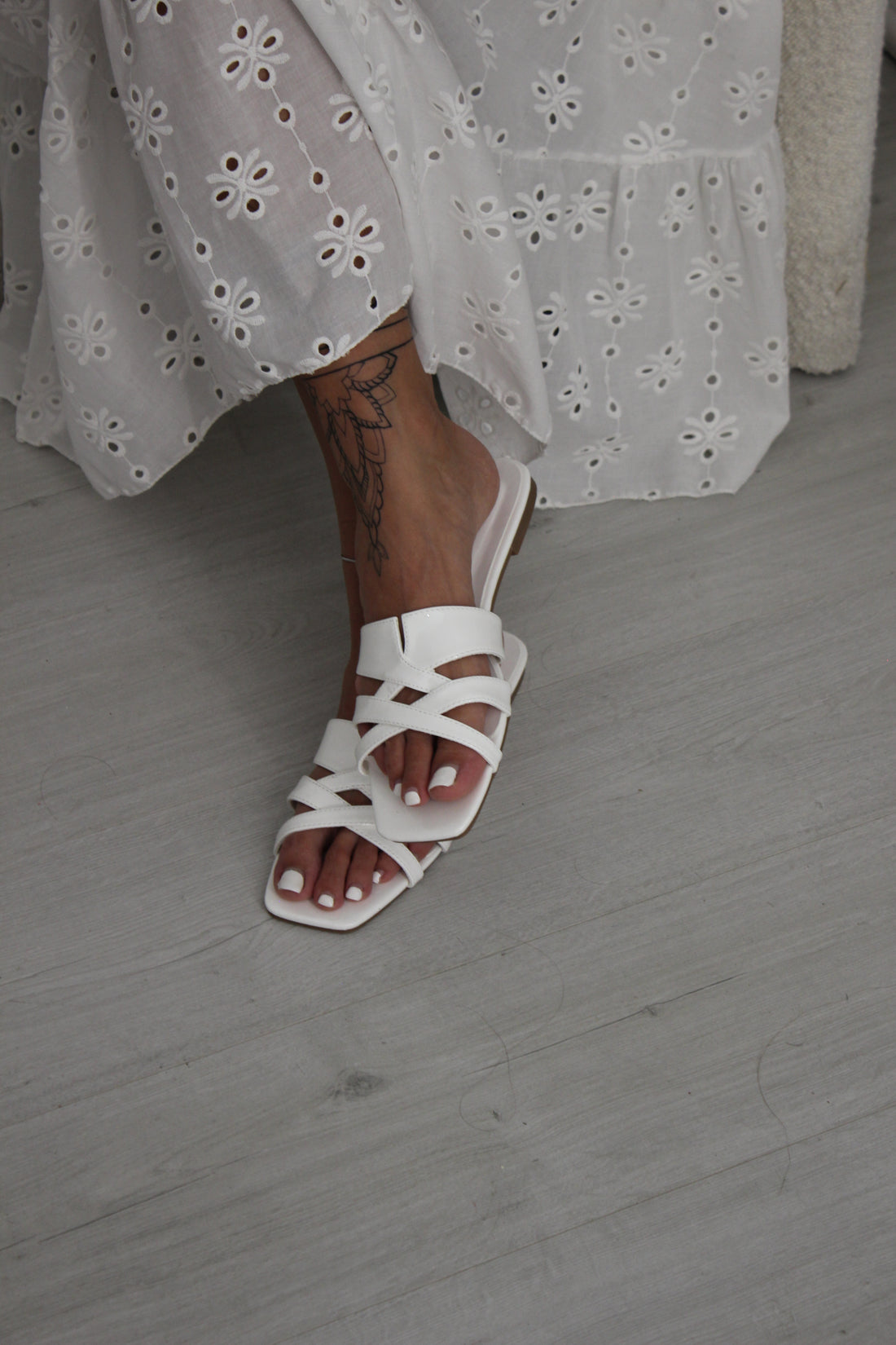 Slipper White