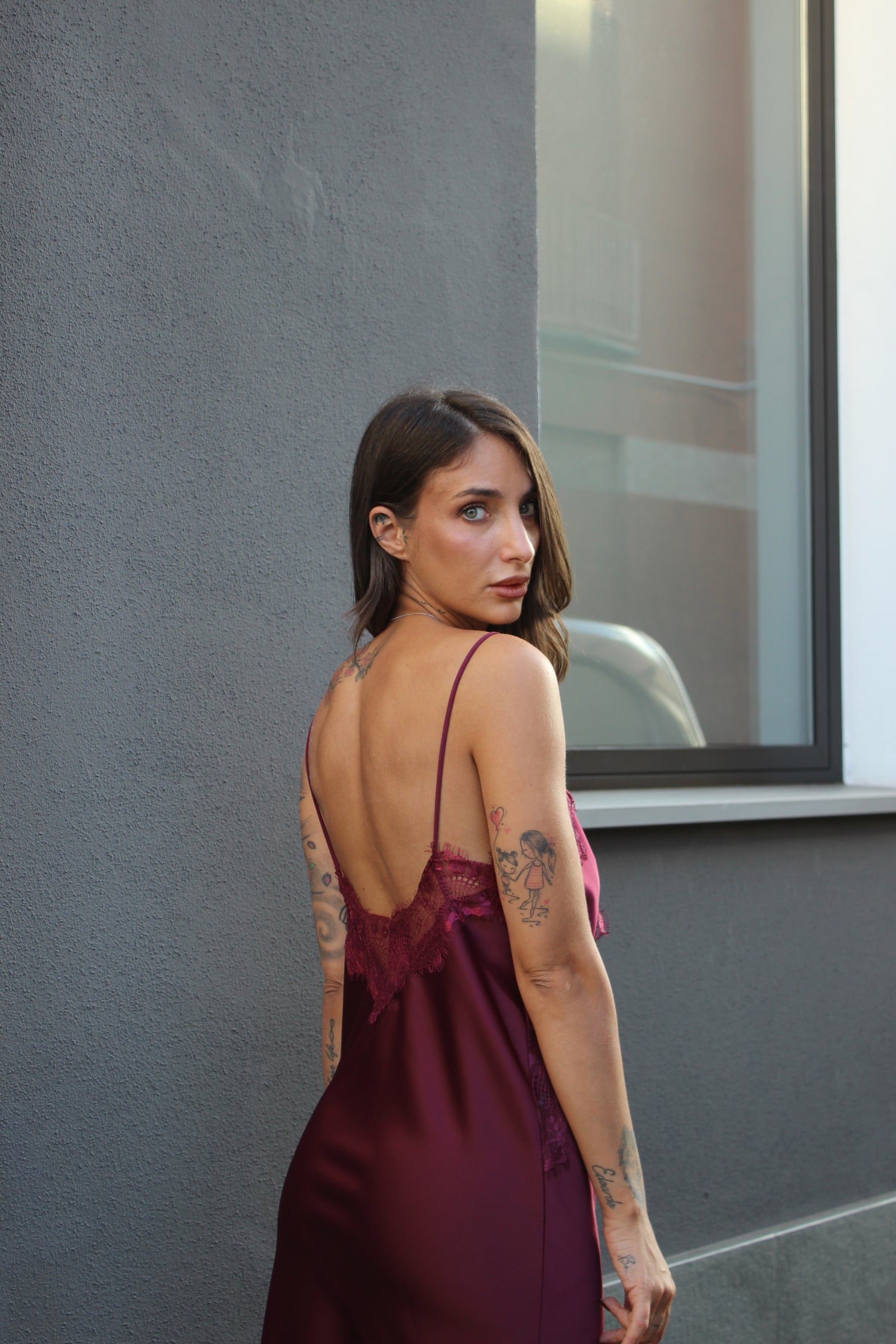 Abito in satin bordeaux