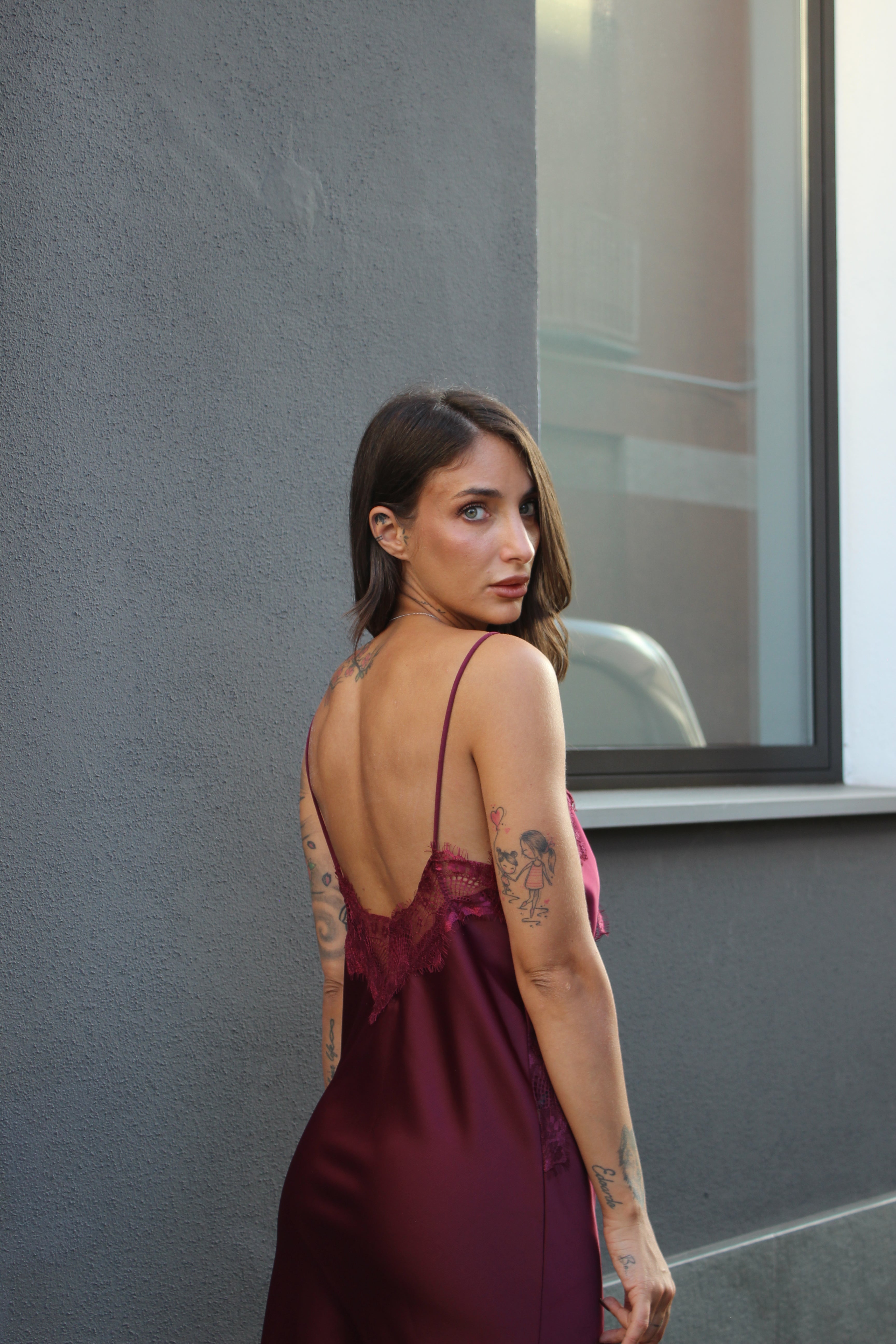 Abito in satin bordeaux