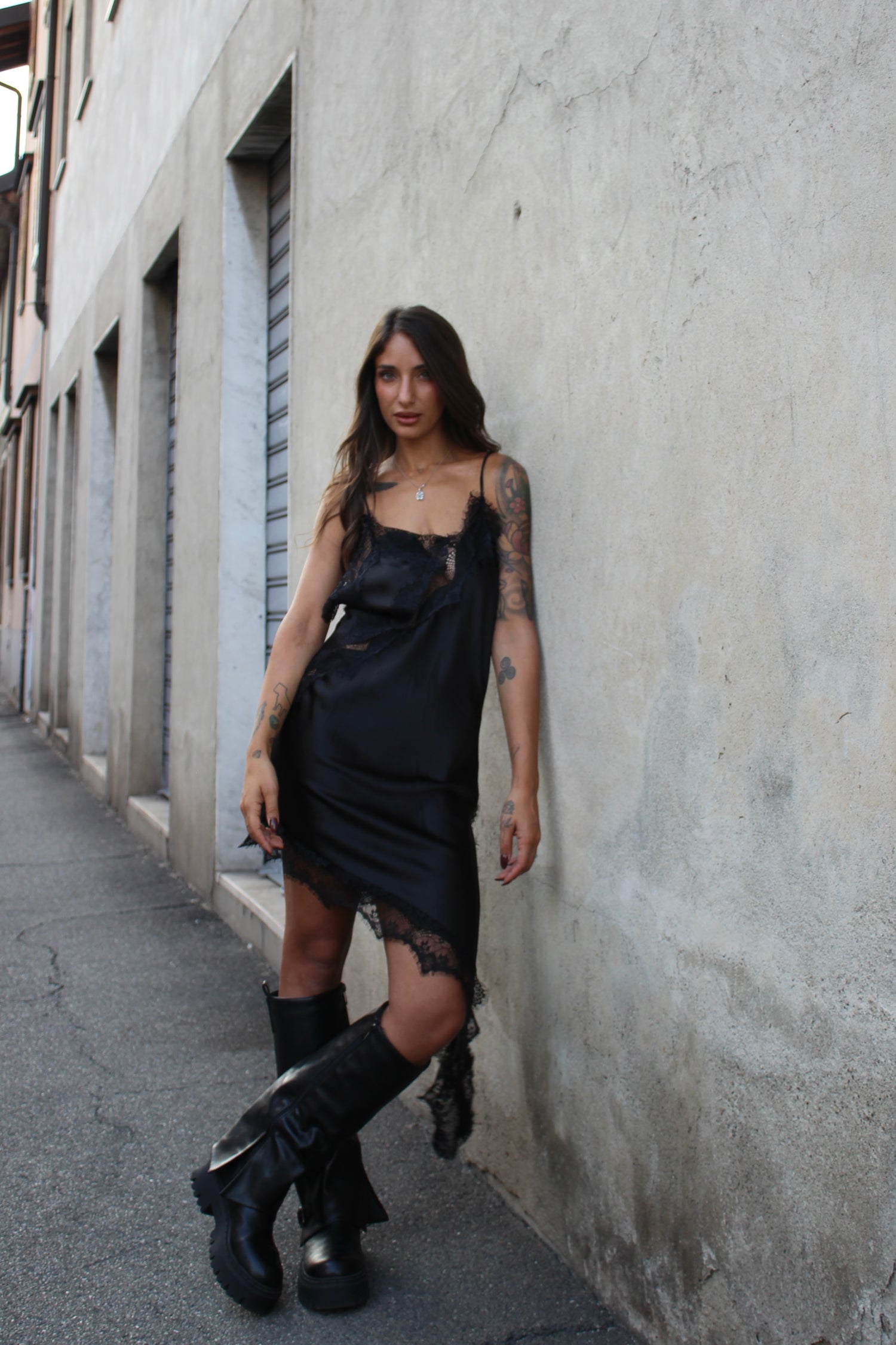 Abito in satin nero