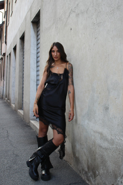 Abito in satin nero