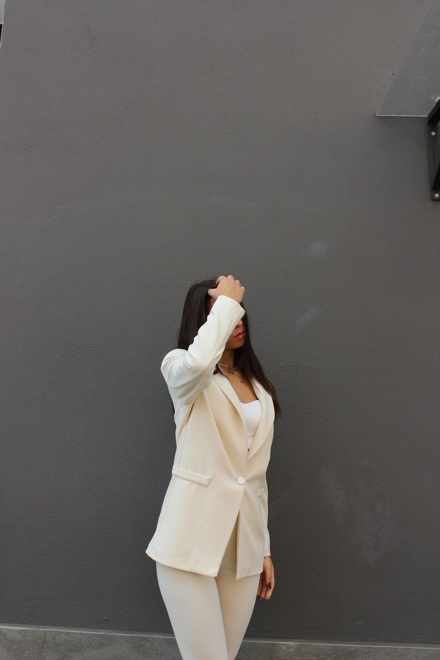 Tailleur con dettaglio in raso