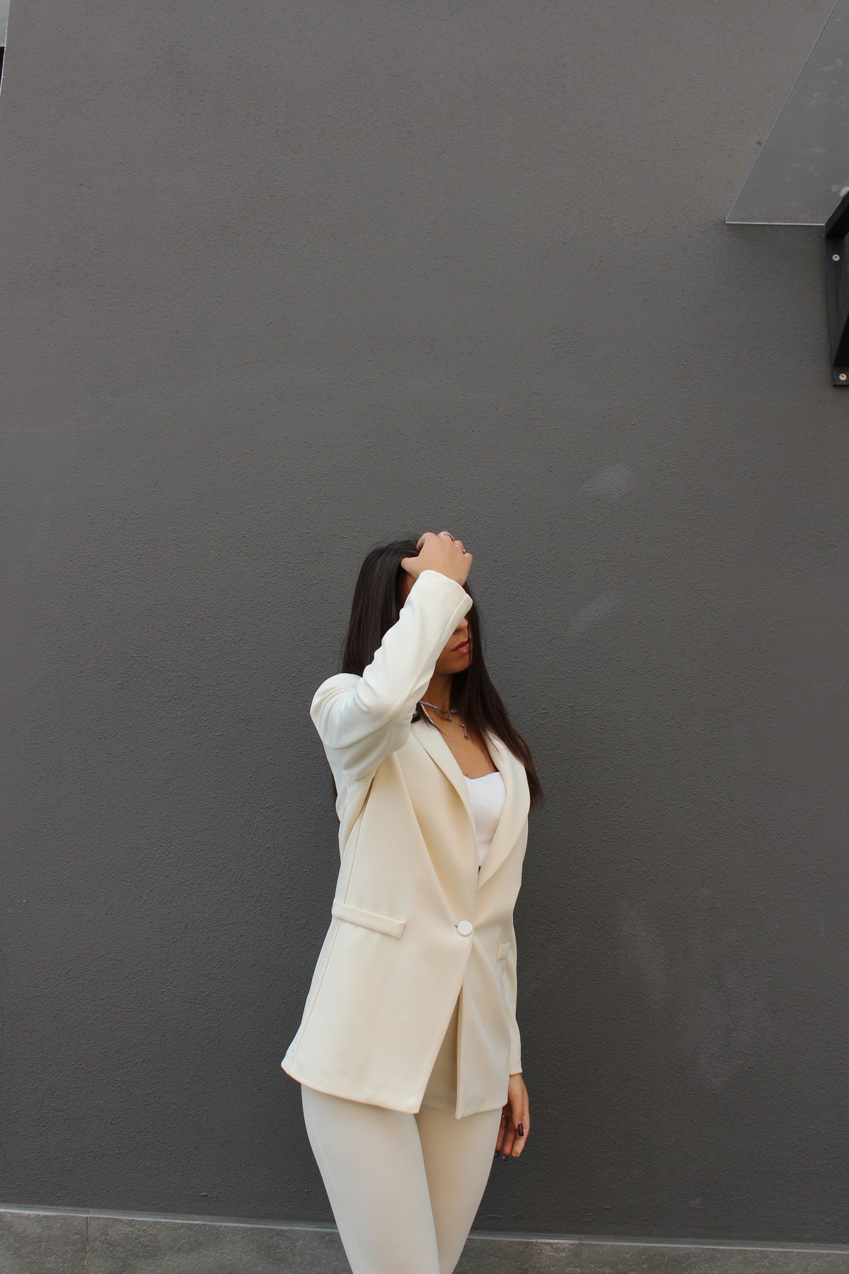 Tailleur con dettaglio in raso