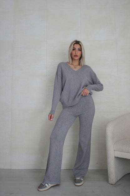 Coordinato scollo a V Grigio