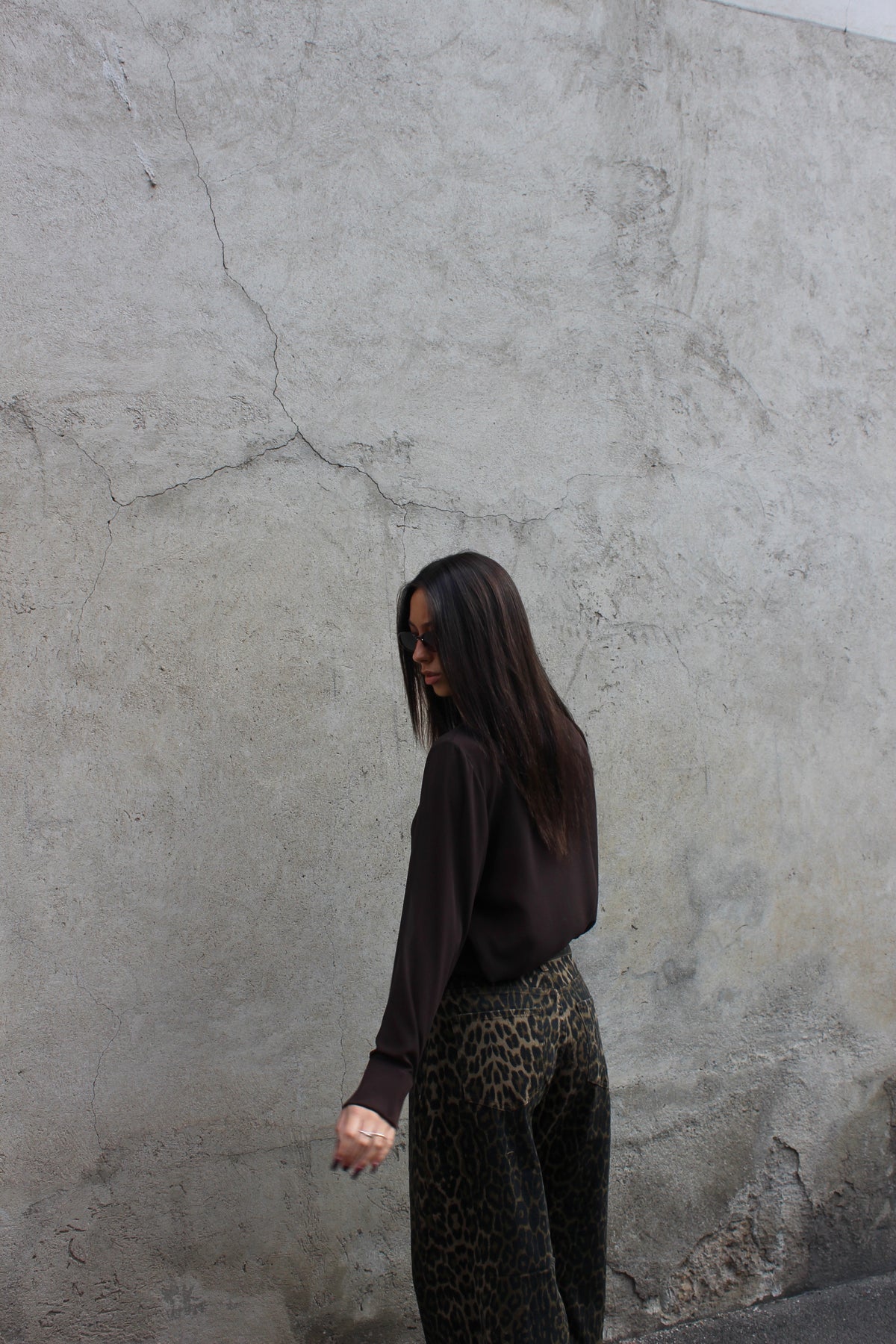 Blusa con cravatta cioccolato