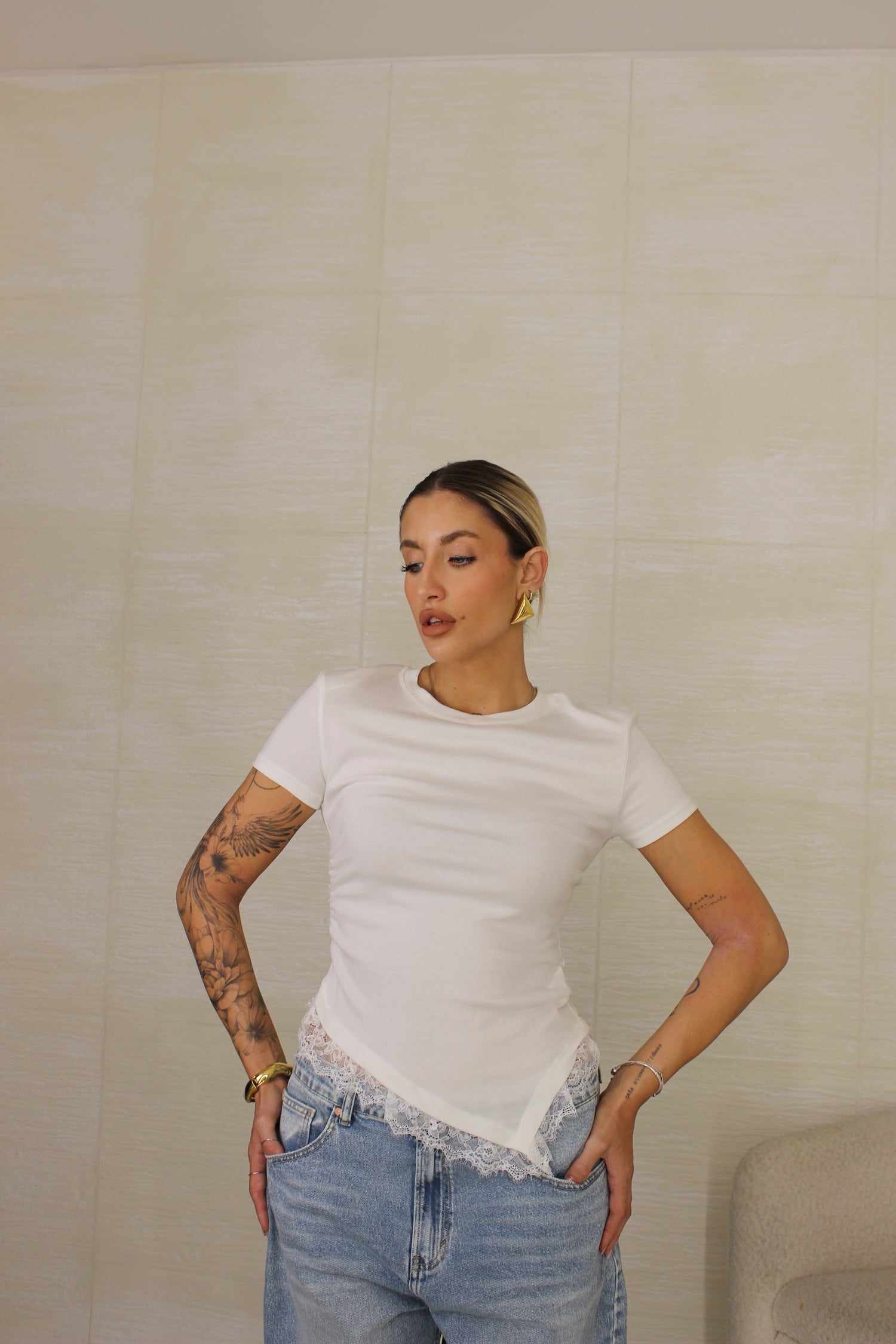 T-shirt asimmetrica pizzo bianca