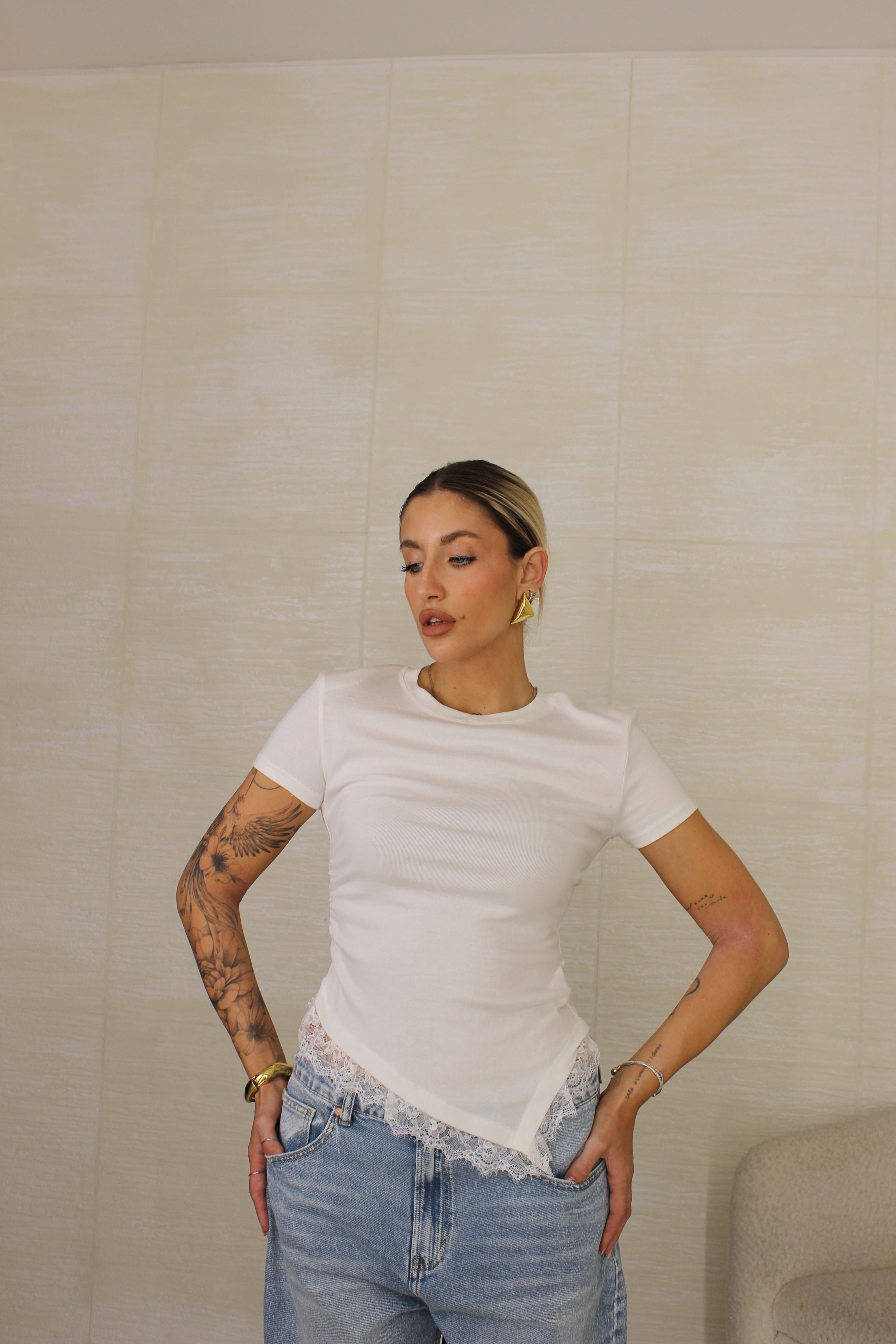 T-shirt asimmetrica pizzo bianca