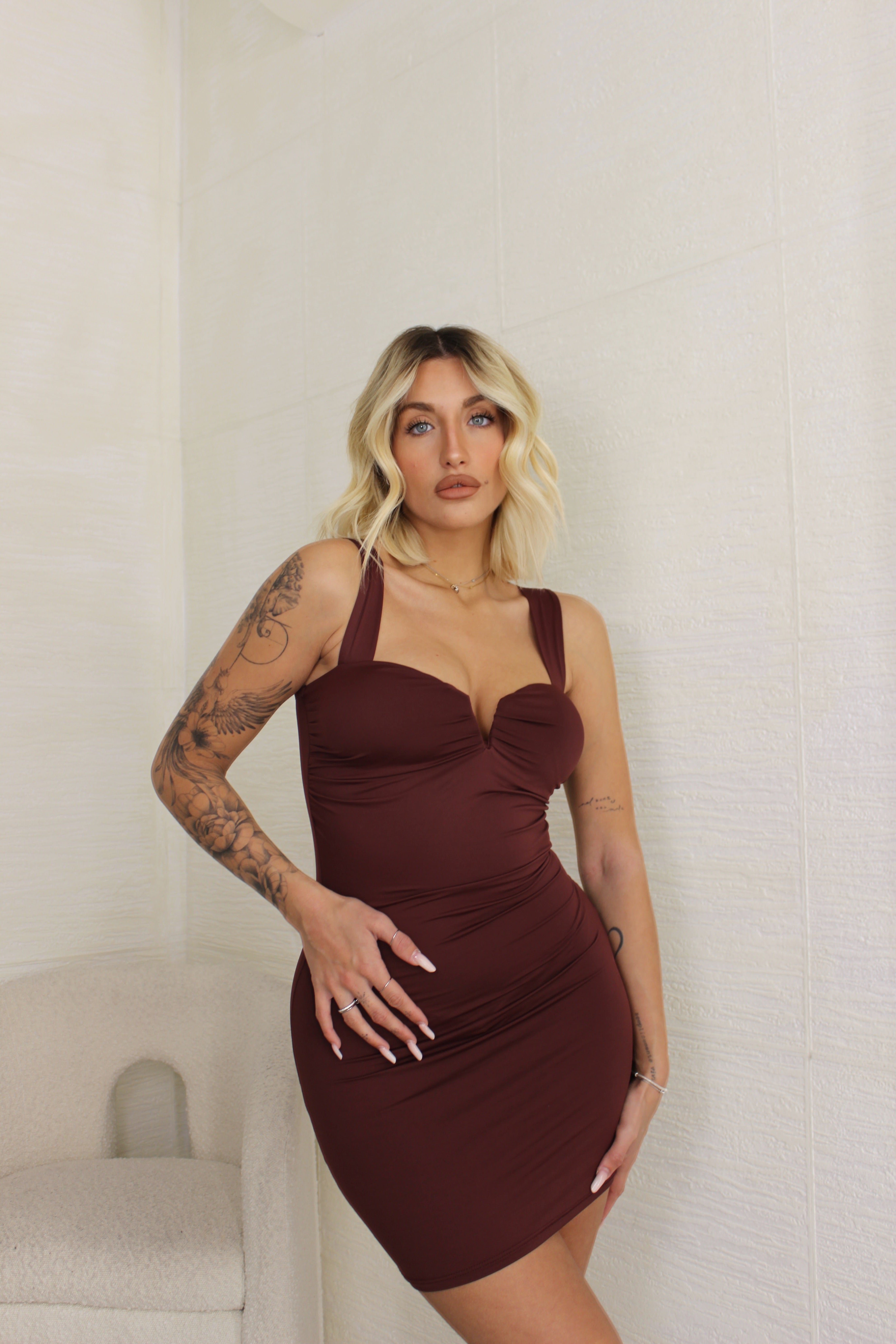 Abito con scollo rigido bordeaux