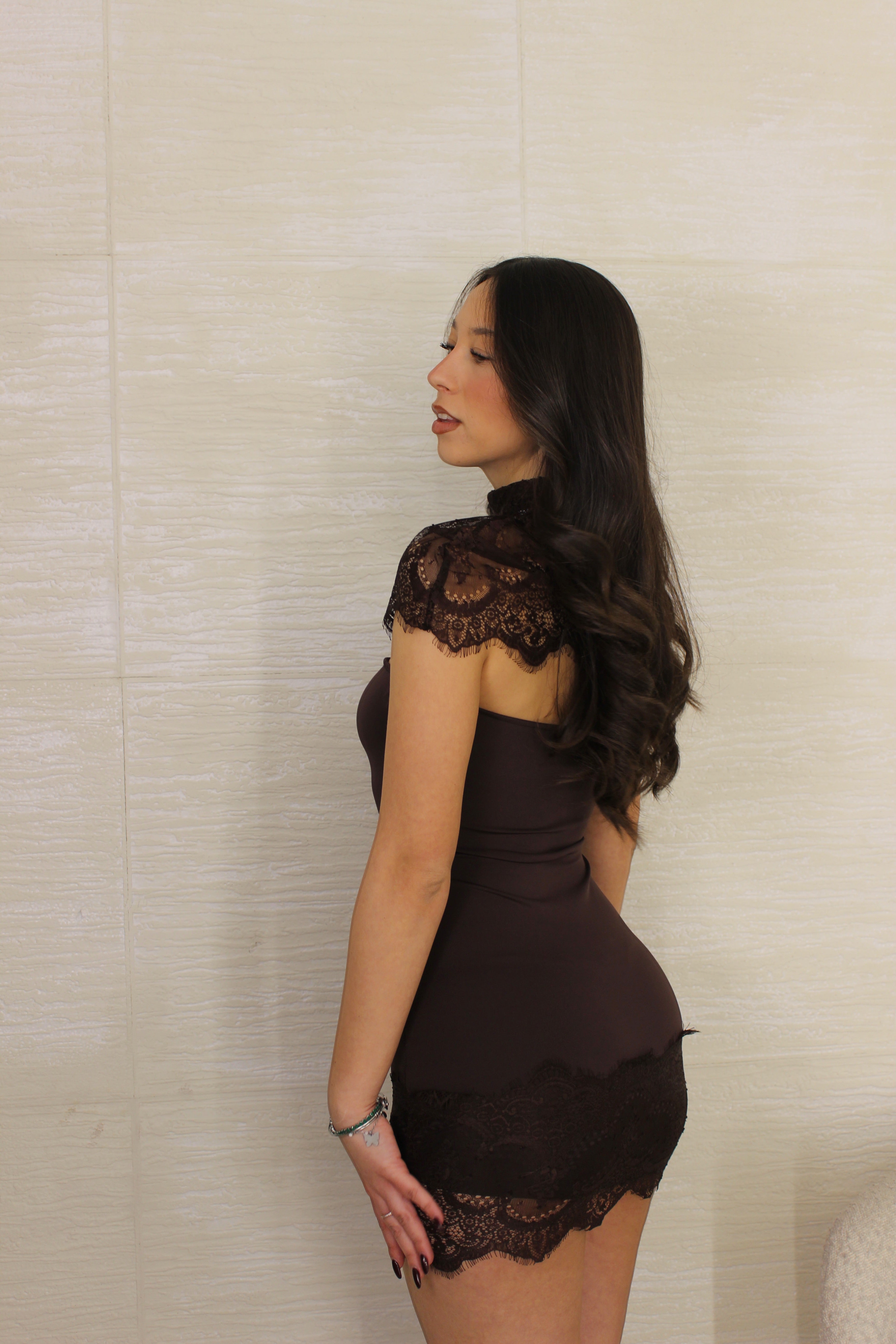 Abito con pizzo cioccolato